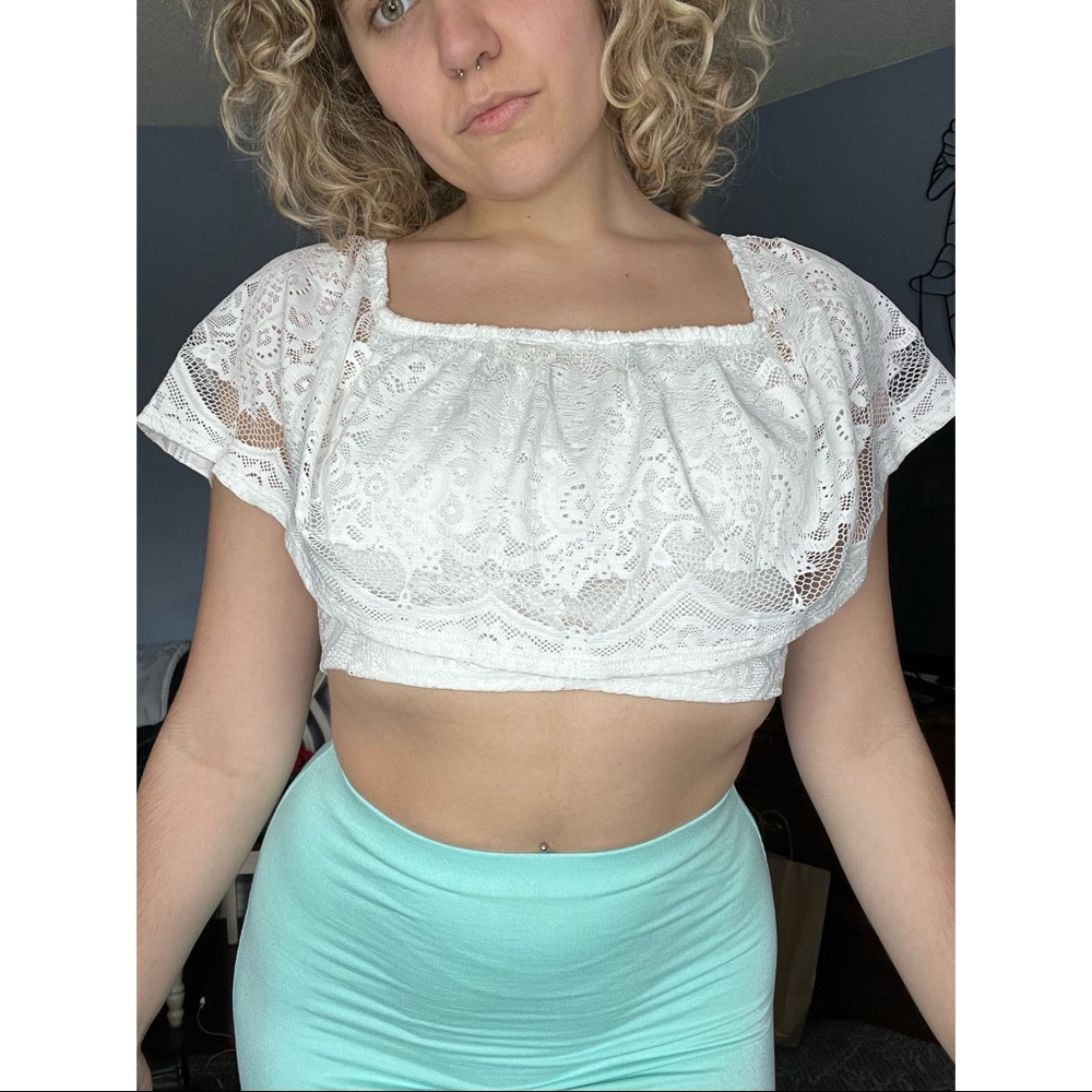 Size small M Boutique white lace off the shoulder crop top